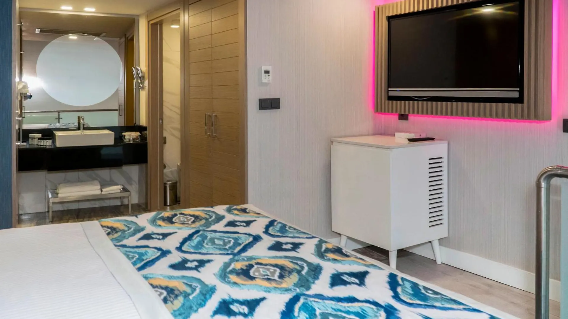 Royal Wings Hotel Antalya 5*,